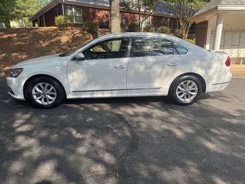 Used 2016 Volkswagen Passat 1.8T S FWD image 3