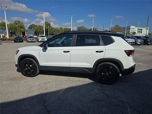 New 2026 Volkswagen Taos SE image 7