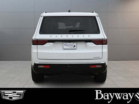 Used 2024 Jeep Wagoneer L Series II w/ Flexible Seating Group image 6
