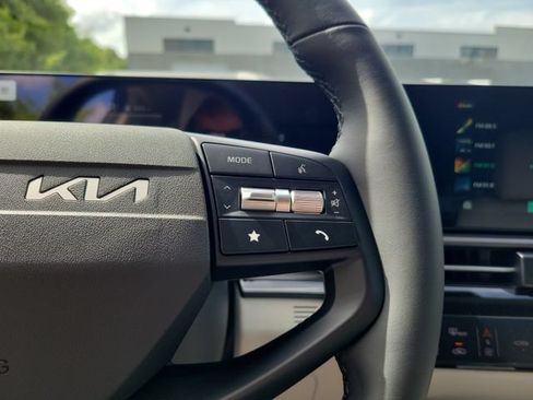 Used 2026 Kia Sportage EX FWD image 18