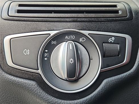 Used 2022 Mercedes-Benz GLC 300 image 17