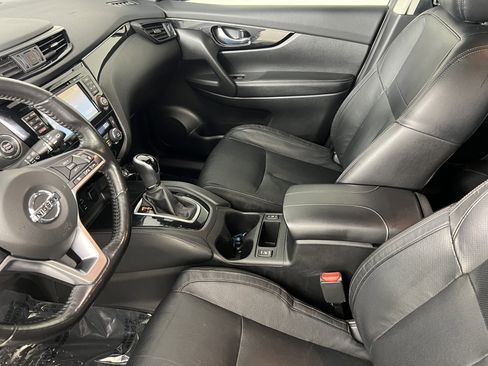 Used 2018 Nissan Rogue Sport SL w/ SL Premium Package image 4