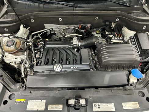 Used 2018 Volkswagen Atlas SEL w/ R-Line Package AWD/4WD image 17