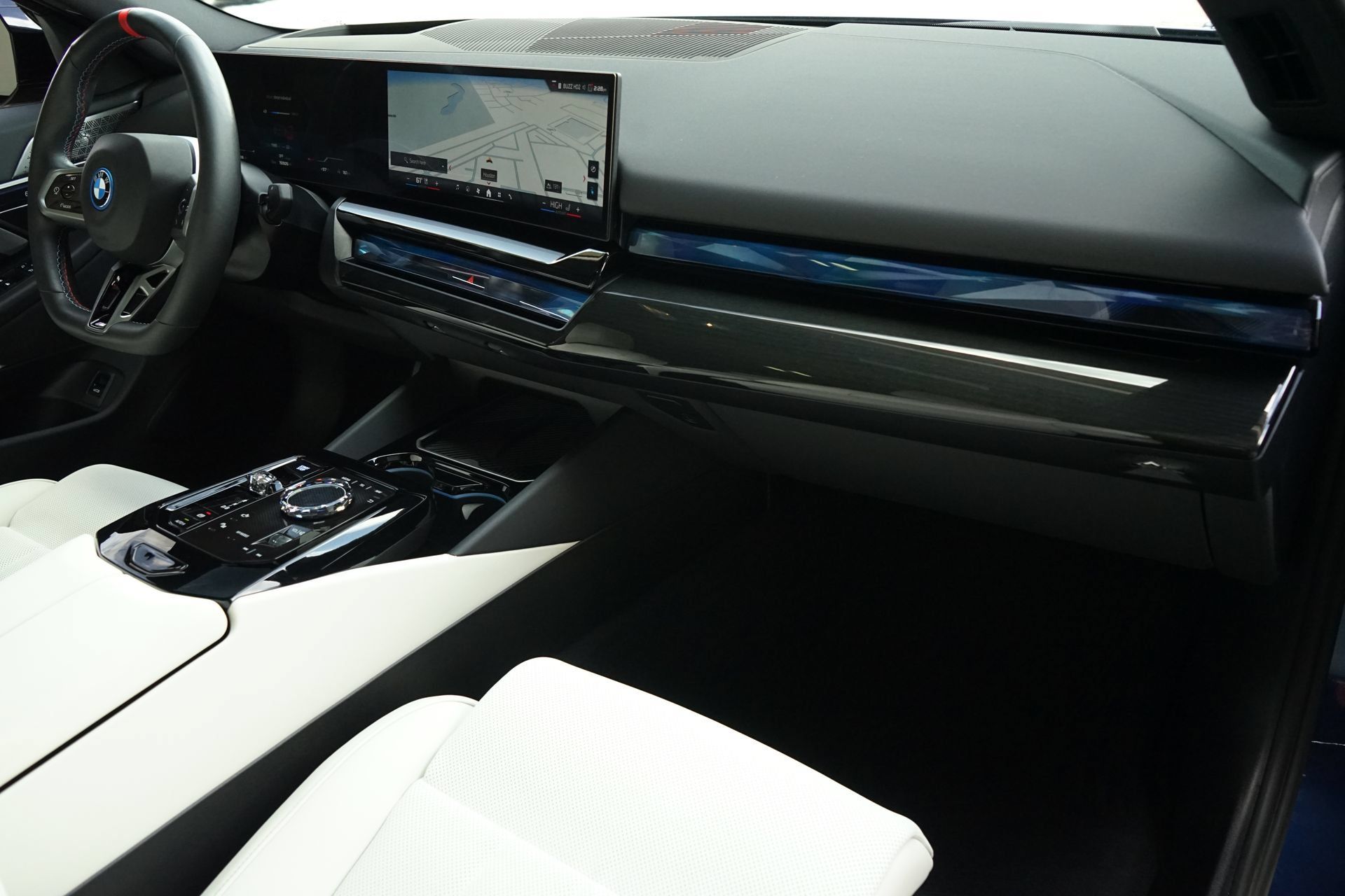 Used 2025 BMW i5 M60 AWD/4WD image 5