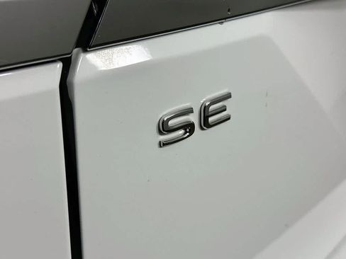 Used 2024 Volkswagen Atlas SE FWD image 7