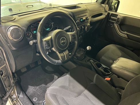 Used 2017 Jeep Wrangler Unlimited Sport image 2