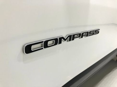Used 2025 Jeep Compass Limited AWD/4WD image 17