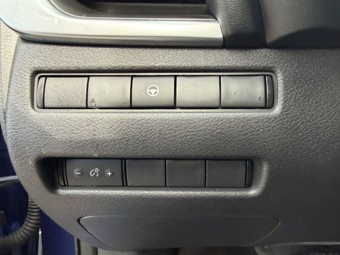Certified 2022 Nissan Rogue SV FWD image 16