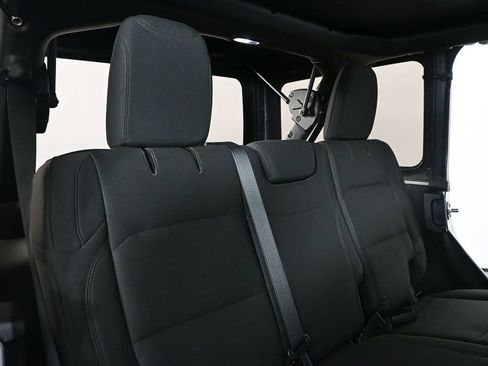 Used 2018 Jeep Wrangler Unlimited Sport S AWD/4WD image 19