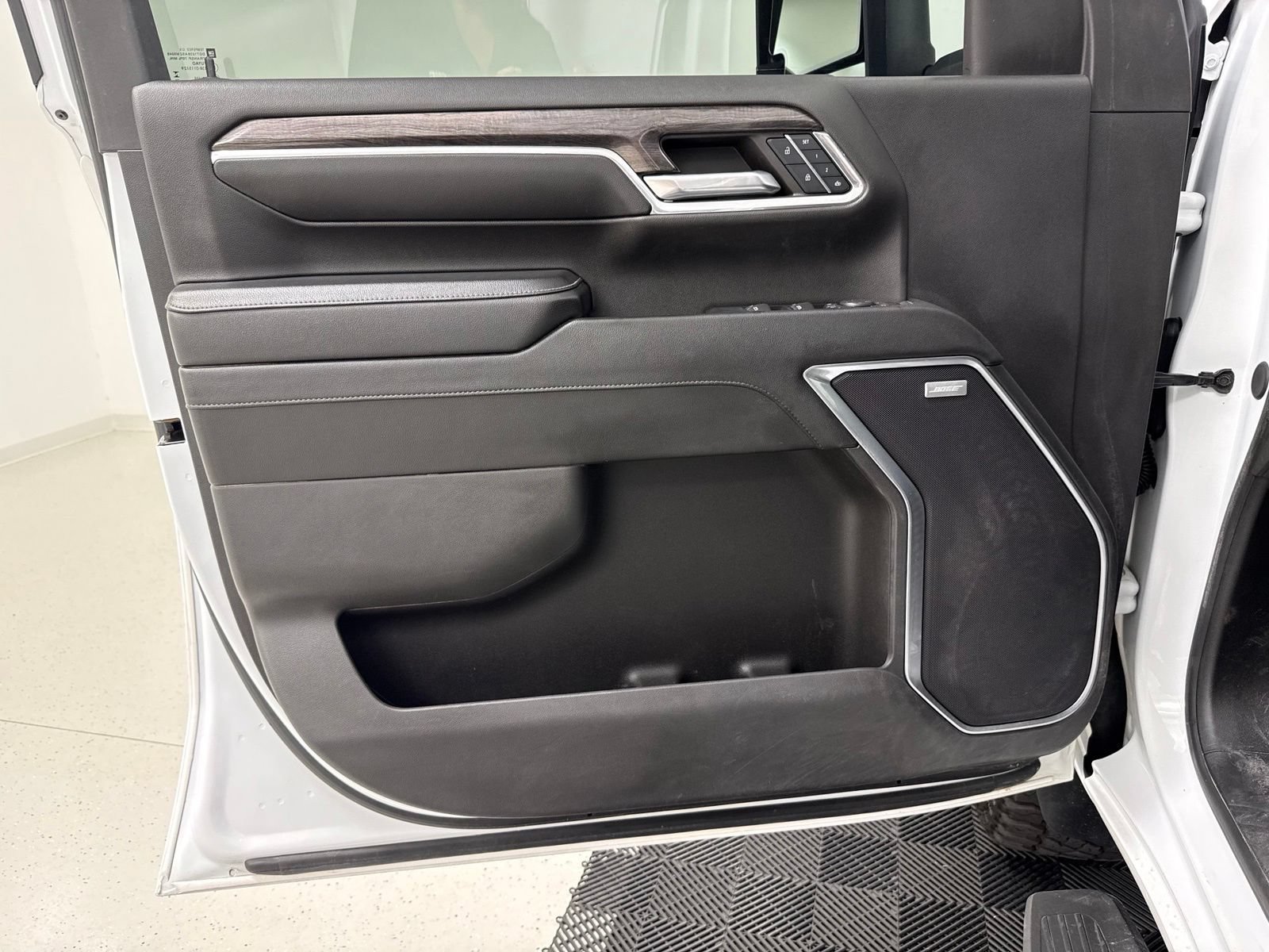 Used 2024 Chevrolet Silverado 2500 LTZ w/ LTZ Convenience Package AWD/4WD image 16