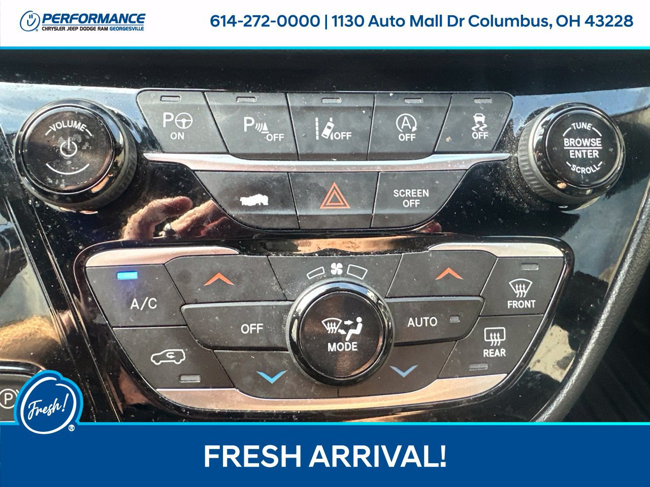 Used 2019 Chrysler Pacifica Touring-L Plus w/ Advanced Safetytec Group FWD image 25