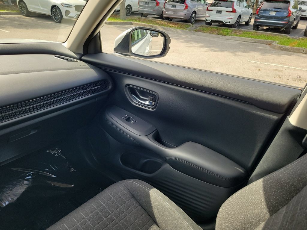 Used 2023 Honda HR-V LX image 14