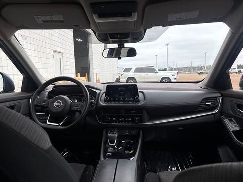 Used 2023 Nissan Rogue SV image 28