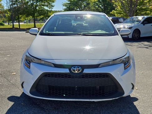 Used 2022 Toyota Corolla LE image 2