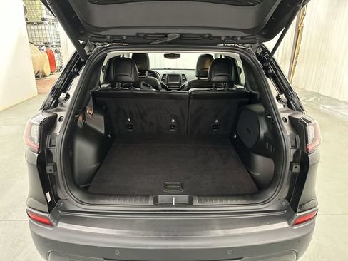 Used 2019 Jeep Cherokee Latitude Plus w/ Comfort/Convenience Group AWD/4WD image 24