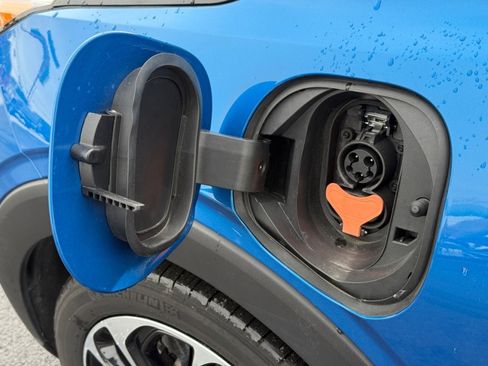 Used 2023 Chevrolet Bolt EUV Premier w/ Sun & Sound Package image 26