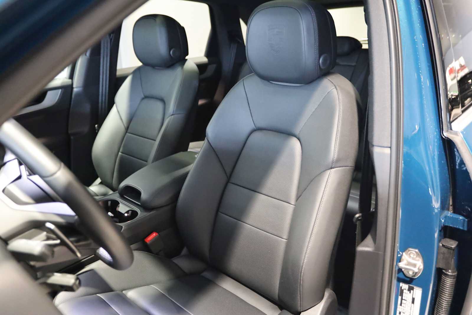Used 2026 Porsche Cayenne AWD/4WD image 5