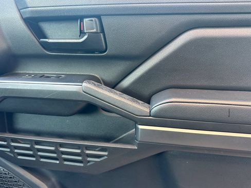 Certified 2025 Toyota Tacoma SR5 AWD/4WD image 19