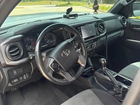 Used 2021 Toyota Tacoma TRD Off-Road AWD/4WD image 9