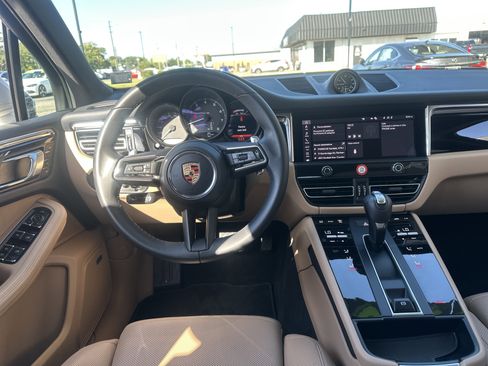 Used 2025 Porsche Macan AWD/4WD image 15