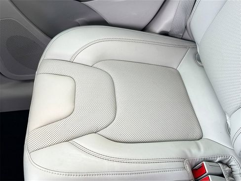 Used 2020 Jeep Cherokee Limited image 29