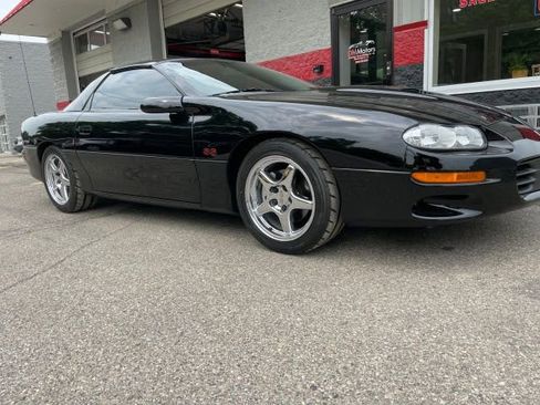 Used 2000 Chevrolet Camaro Z28 w/ SS Performance/Appearance Pkg RWD image 8