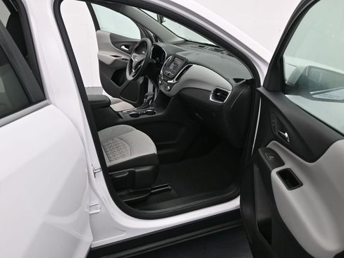 Used 2024 Chevrolet Equinox LT image 16