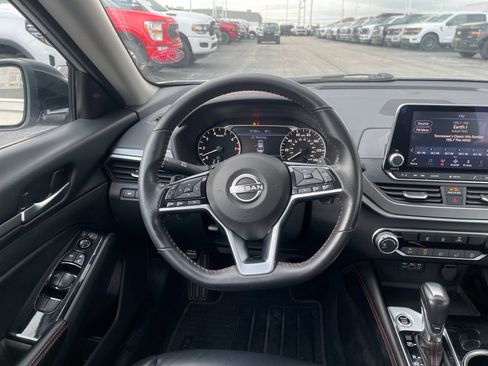 Used 2024 Nissan Altima 2.5 SR FWD image 16
