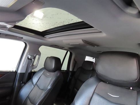 Used 2020 Cadillac Escalade Premium Luxury AWD/4WD image 19