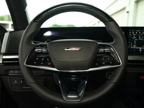 Used 2025 Cadillac Escalade V AWD/4WD image 13