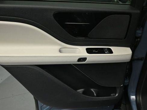 Used 2025 Lincoln Aviator AWD image 26