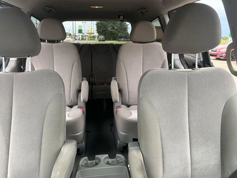 Used 2012 Kia Sedona LX w/ PWR Pkg FWD image 21