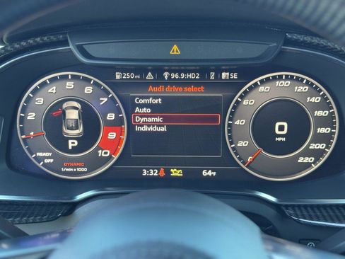 Used 2022 Audi R8 V10 w/ Premium Package RWD image 42