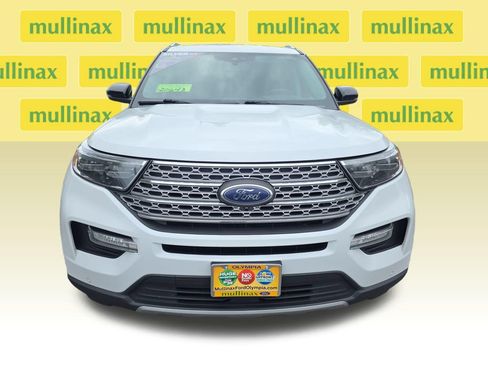Used 2021 Ford Explorer Limited w/ Equipment Group 301A AWD/4WD image 16