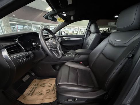 Used 2025 Cadillac XT5 Luxury w/ LPO, Floor Liner Package FWD image 29