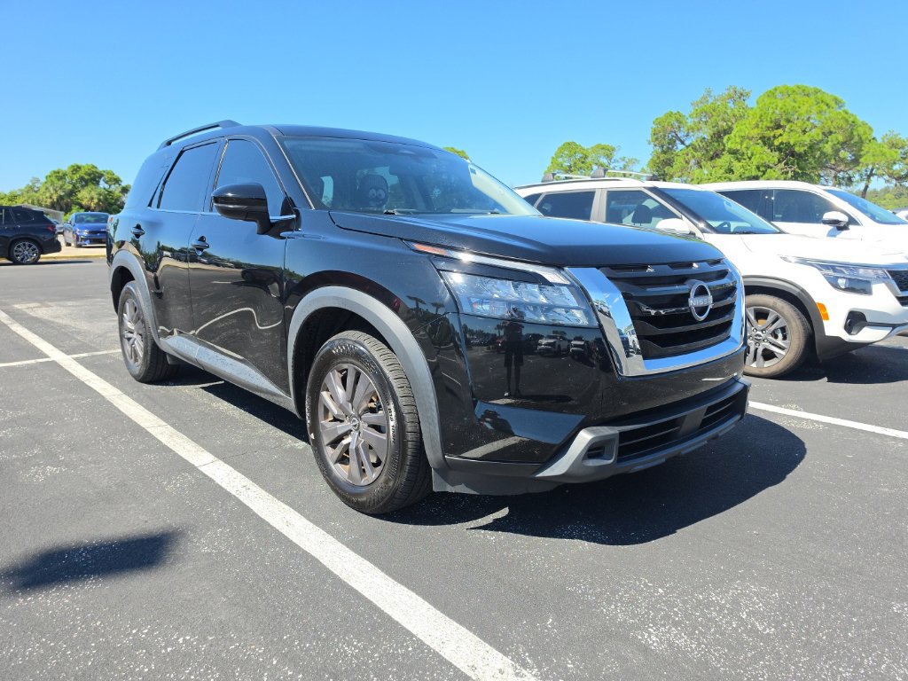 Used 2023 Nissan Pathfinder SV w/ SV Premium Package AWD/4WD image 2