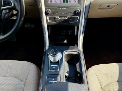 Used 2019 Ford Fusion SE FWD image 22