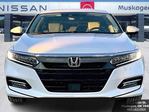 Used 2019 Honda Accord Touring image 2