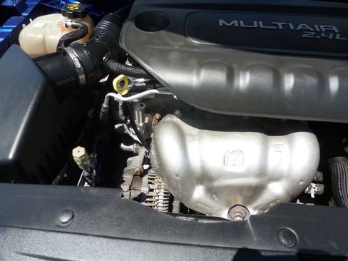 Used 2015 Chrysler 200 Limited FWD image 28