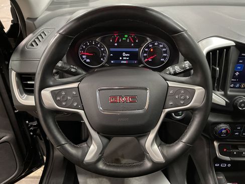 Used 2024 GMC Terrain SLT image 17