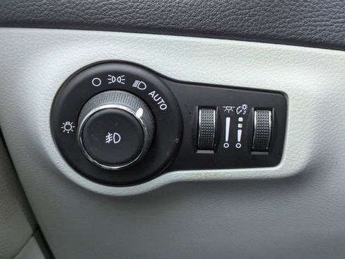 Used 2018 Jeep Compass Latitude w/ Popular Equipment Group image 27