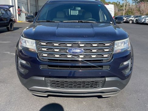 Used 2016 Ford Explorer XLT w/ Equipment Group 202A image 5