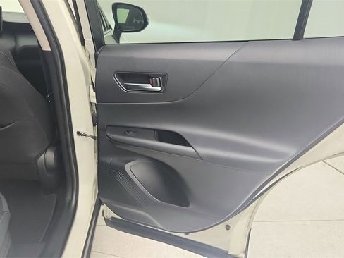 Used 2021 Toyota Venza LE image 33