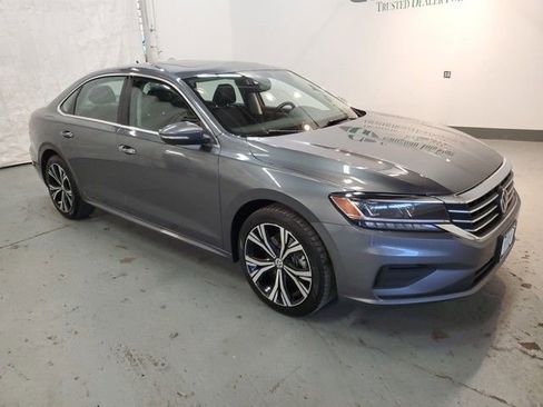 Used 2022 Volkswagen Passat 2.0T SE image 8