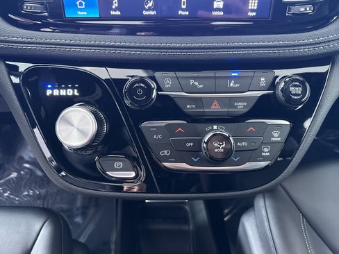 New 2026 Chrysler Pacifica Select image 26