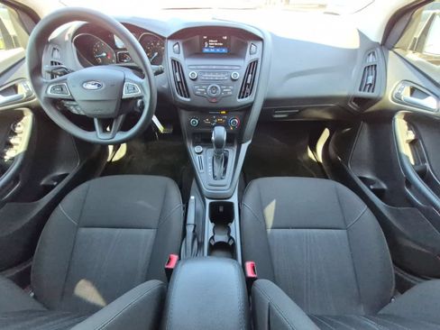 Used 2018 Ford Focus SE FWD image 15