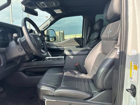 Used 2025 Ford F250 Platinum w/ FX4 Off-Road Package AWD/4WD image 11