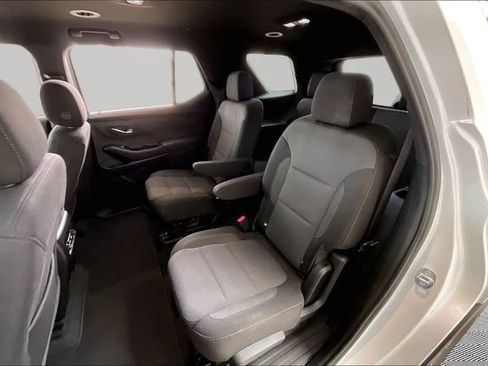 Used 2023 Chevrolet Traverse LT FWD image 16