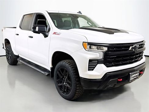 Used 2023 Chevrolet Silverado 1500 LT Trail Boss w/ LT Trail Boss Premium Package image 3