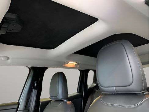 Used 2016 Jeep Renegade Limited image 30